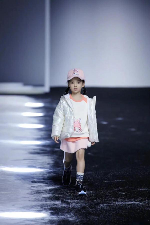 一點都不浪費爹媽基因：這些星二代個個長得古靈精怪，活潑又好看