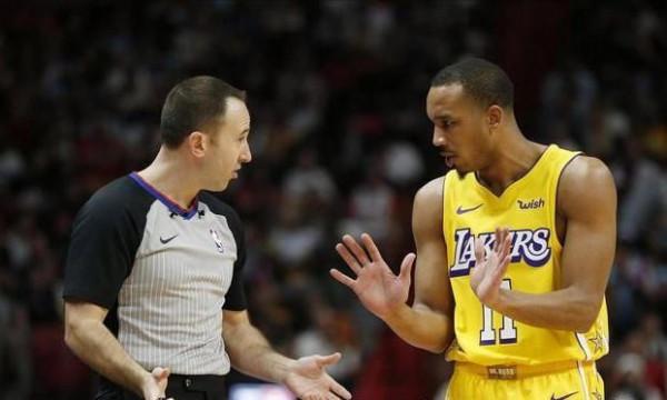 拿到冠軍就離隊，盲目自信！湖人再也不需要你，活該你無球可打