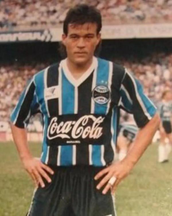 華裔球員故事：他祖籍廣東卻馳騁巴甲多年，球衣姓名印&OpenCurlyDoubleQuote;CHINA&rdquo;