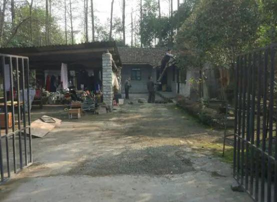 砸50萬在農村建房是對是錯？完工後父母很滿意、妻兒反對鬧情緒