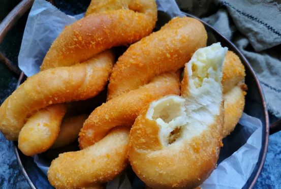 大廚教你做&OpenCurlyDoubleQuote;網紅大麻花&rdquo;，成本不到6塊錢，超市卻賣60多一斤