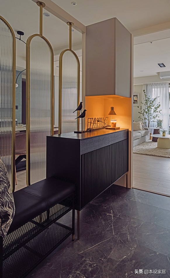 6個月完工，裝修花費30W，玄關櫃設計很搶眼，美觀又實用，曬曬