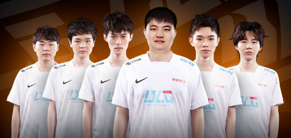 奪冠狂歡後的“選手搶親大戰” 奪冠狂歡後的“選手搶親大戰”