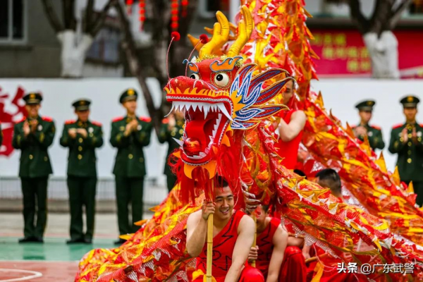 過年啦！來看看咱武警官兵的舞龍表演