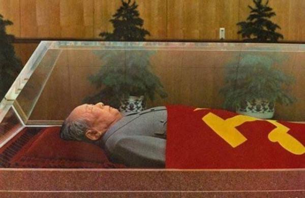 毛主席水晶棺：歷時10個月完成，純度99.9999%，3個工廠合力完成