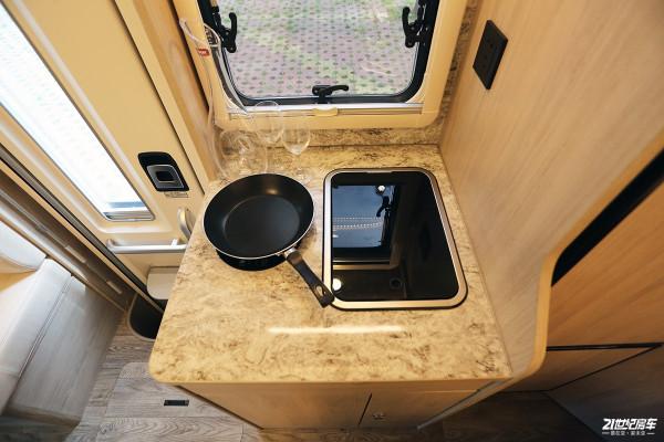 什麼叫“四季房車”：雙層地板，極限防凍！朗宸C60房車