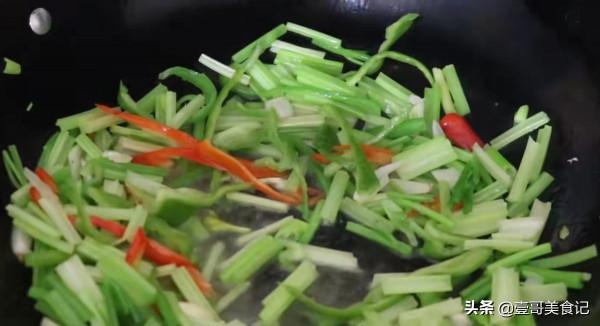 芹菜肉絲,到底先炒芹菜還是先炒肉,30年老廚教你正確做法,真香 芹菜肉絲,到底先炒芹菜還是先炒肉,30年老廚教你正確做法,真香