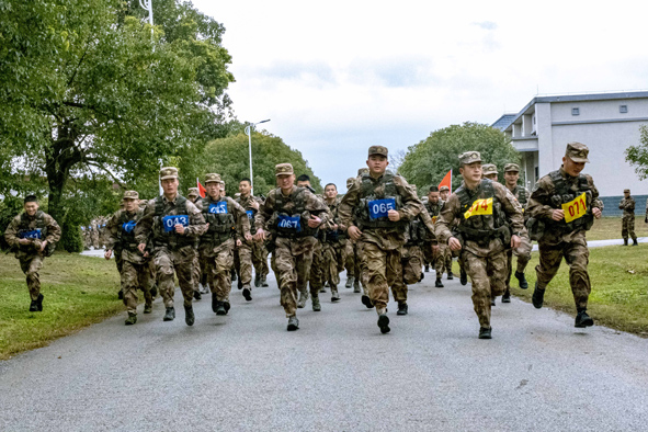 從這裡走向戰場 從這裡學會成長