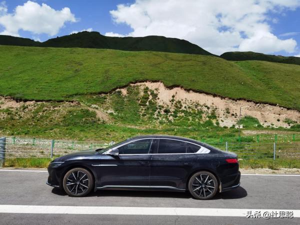 漢EV自駕新疆獨庫公路，探訪獨庫公路烈士陵園，致敬築路人