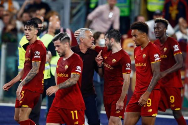 榜首輸給榜尾,是穆里尼奧防守體系的崩盤,三位大佬需要作出調整 榜首輸給榜尾,是穆里尼奧防守體系的崩盤,三位大佬需要作出調整