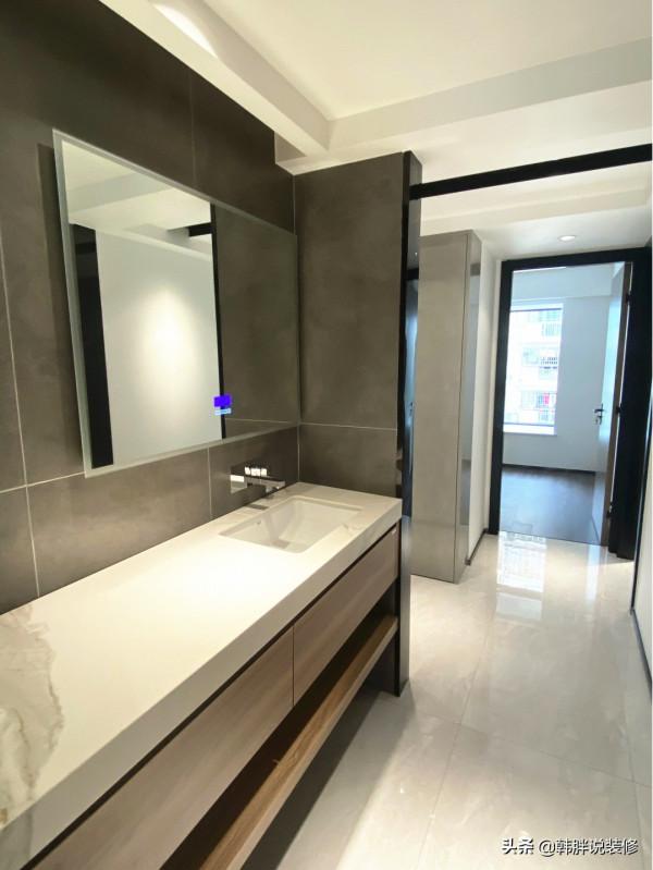 130㎡新房硬裝剛結束，還沒傢俱和軟裝，進門就是客廳真少見