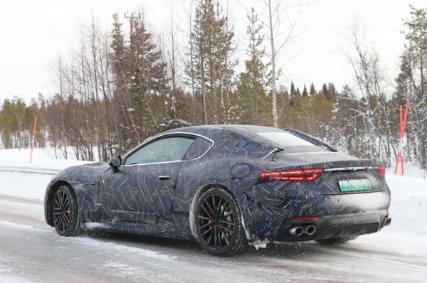 賓士新車真怪異，汽油MINI再續命