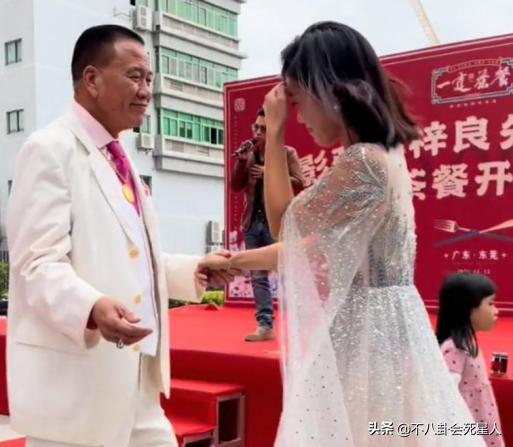 走穴撈金、購百萬豪宅、領退休金,老年港星過上頂級內地生活 走穴撈金、購百萬豪宅、領退休金,老年港星過上頂級內地生活