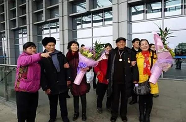 抗戰老兵61歲生下一子，年近百歲兒子卻欠錢失聯，身陷被催債困境