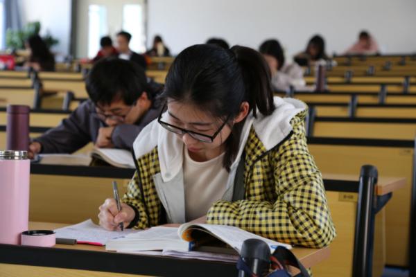 大學生為啥“國慶七天”不回家?學姐吐露心聲,家長百感交集 大學生為啥“國慶七天”不回家?學姐吐露心聲,家長百感交集