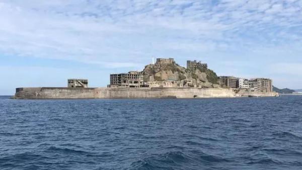 兩座軍艦島，一座是罪惡之島，一座是天堂之島，都與日本有關