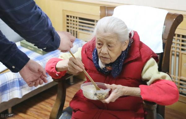 父親和20歲的兒子籤協議:我不給你買房娶媳婦,你不用給我養老 父親和20歲的兒子籤協議:我不給你買房娶媳婦,你不用給我養老