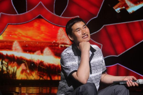 “大衣哥”書法1個字賣5萬,為何不繼續撈金,成為下一個趙忠祥? “大衣哥”書法1個字賣5萬,為何不繼續撈金,成為下一個趙忠祥?