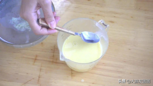 你有雞蛋嗎?試試做椰奶布丁,滑嫩嫩的,好吃過蛋撻 你有雞蛋嗎?試試做椰奶布丁,滑嫩嫩的,好吃過蛋撻