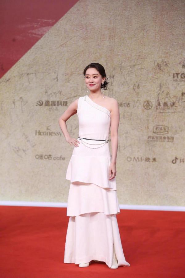 2021金雞獎女星紅毯造型生圖合集，倪妮變方臉，張小斐瘦得認不出