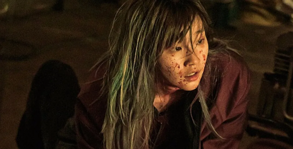 不愧是2022年韓國首部票房冠軍，女版《大叔》太生猛