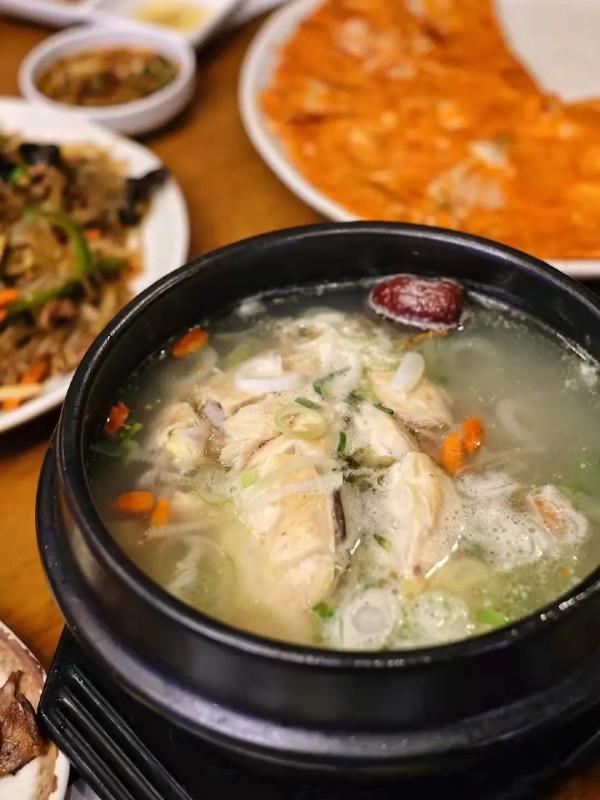 在古北新區開了20多年的這家韓式料理店,口味純正菜品多! 在古北新區開了20多年的這家韓式料理店,口味純正菜品多!