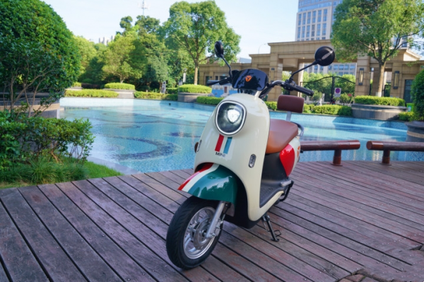 雅迪、愛瑪這2款電動車，續航100km，一週一充，每公里不到1分錢