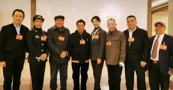 文代會眾星合影,陳寶國地位高,濮存昕蹺二郎腿,周濤鞠萍同框 文代會眾星合影,陳寶國地位高,濮存昕蹺二郎腿,周濤鞠萍同框