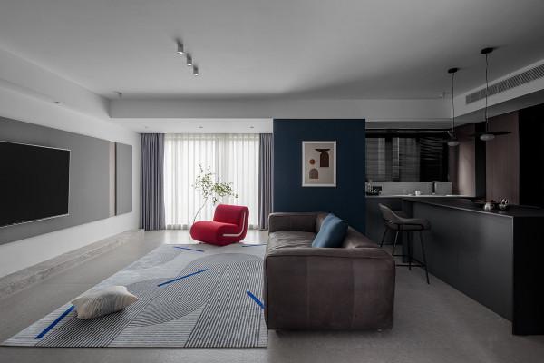 130平現代風格，灰白黑的三色經典搭配，給空間以延伸與共處