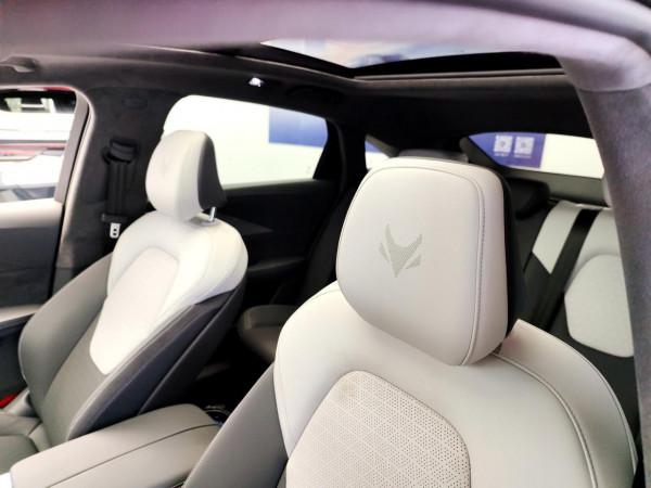 NEDC 708超長真續航 極狐阿爾法S實拍 內飾大屏夠搶眼 NEDC 708超長真續航 極狐阿爾法S實拍 內飾大屏夠搶眼