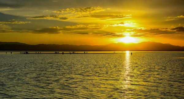 茶卡七月：鹽湖美景惹人醉