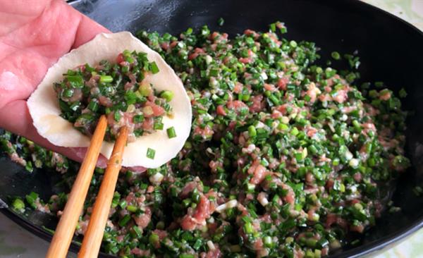 中秋吃餃子,就饞這個餡,蛋白質高開胃去消化,老人孩子要多吃 中秋吃餃子,就饞這個餡,蛋白質高開胃去消化,老人孩子要多吃