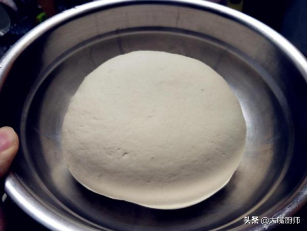 死麵烙餅怎麼做不發硬?關鍵是和麵,老師傅教你做法,酥軟層次多 死麵烙餅怎麼做不發硬?關鍵是和麵,老師傅教你做法,酥軟層次多