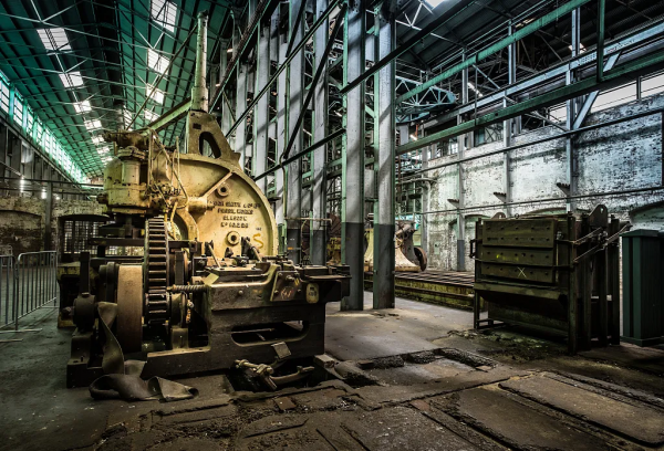 資產百億，連夜把公司送人後，他去哪了？