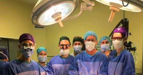 1984年,美國母親為給初生女兒續命,冒險移植狒狒心臟,最後怎樣了? 1984年,美國母親為給初生女兒續命,冒險移植狒狒心臟,最後怎樣了?