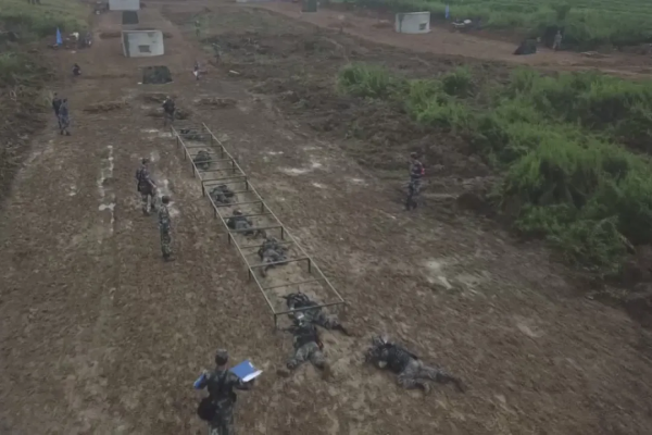 提前1年晉升四級軍士長，王傑部隊這兩名上士太牛了！