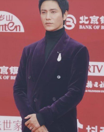 北影節紅毯造型：鞏俐霸氣，佟麗婭美豔如天鵝，baby紅裙最搶鏡