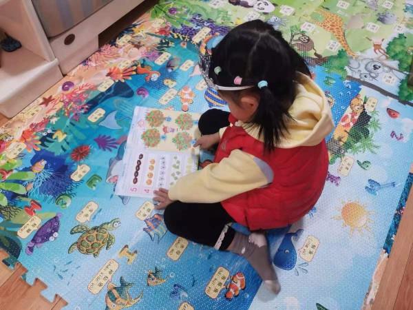 退休老教授每天帶娃玩,媽媽不滿,娃上學後的超強專注力讓人歎服 退休老教授每天帶娃玩,媽媽不滿,娃上學後的超強專注力讓人歎服