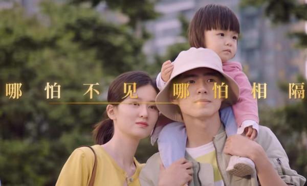 賈玲新片捲髮造型搶鏡,與周冬雨成閨蜜,載朱一龍騎摩托 賈玲新片捲髮造型搶鏡,與周冬雨成閨蜜,載朱一龍騎摩托