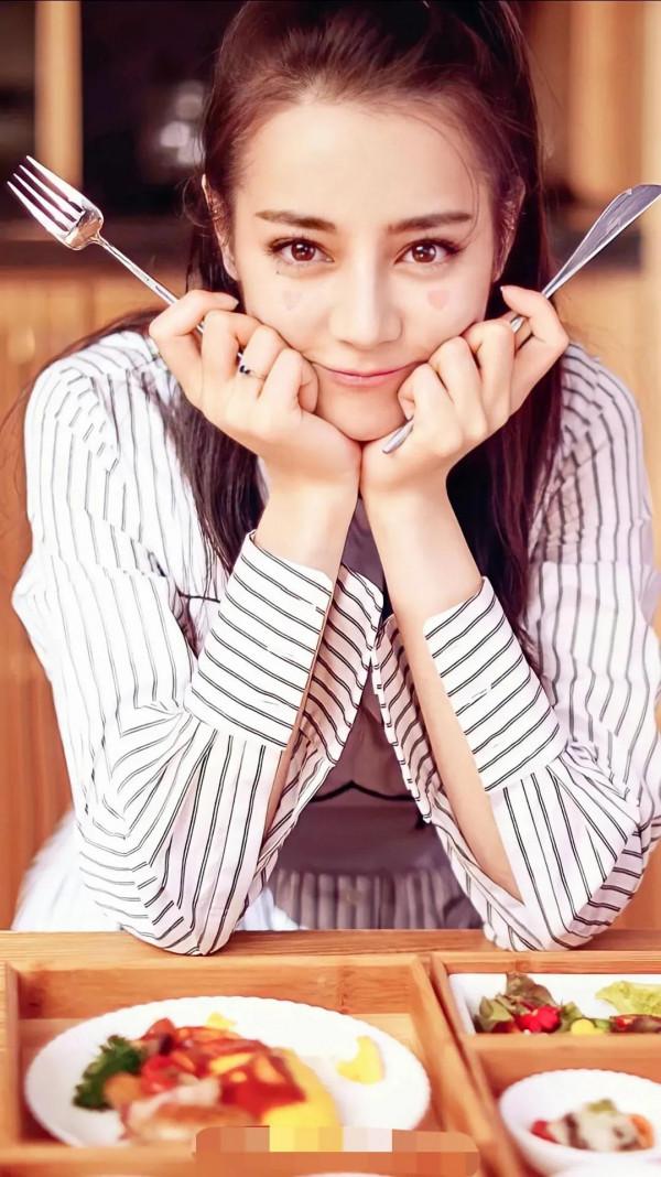 以前的迪麗熱巴and現在的迪麗熱巴 以前的迪麗熱巴and現在的迪麗熱巴