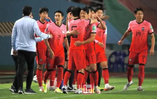 韓國隊雖然戰勝敘利亞,但他們想要晉級世界盃正賽依然十分困難 韓國隊雖然戰勝敘利亞,但他們想要晉級世界盃正賽依然十分困難