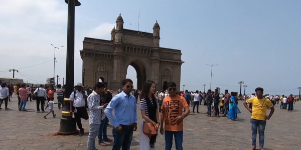 華人美女獨自旅遊印度，聽說孟買發展和上海差不多，這是真的嗎