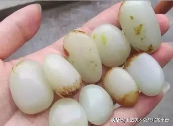 假貨大盤點！看到這 8 種珠寶離遠點，買了也是浪費錢！