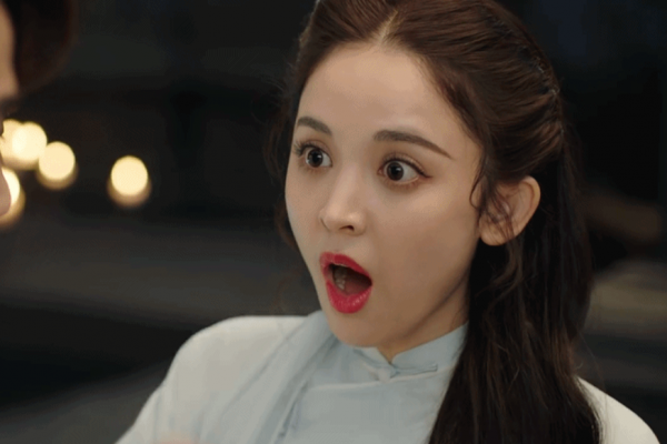 一做表情就幻滅的美女明星：迪麗熱巴顯油膩，baby活在靜態圖裡