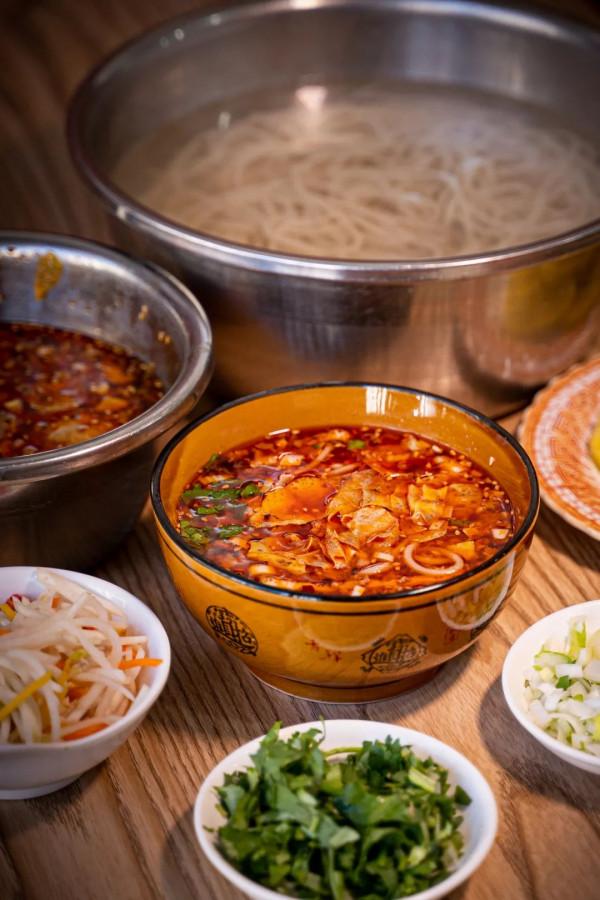 兩天一夜吃遍子長!這些令人慾罷不能的神店,帶10個胃才能走完 兩天一夜吃遍子長!這些令人慾罷不能的神店,帶10個胃才能走完