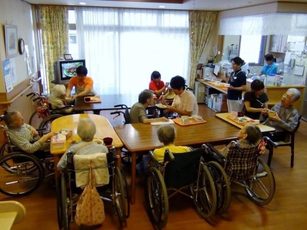 日本陷入“多死社會”,5100座火葬場人滿為患,遺體都住起旅館? 日本陷入“多死社會”,5100座火葬場人滿為患,遺體都住起旅館?
