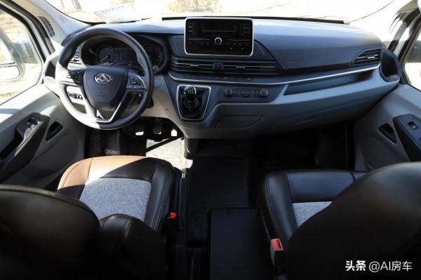 一車就能搞定吃、住、通勤？大通V90房車，4座1床，移動的公寓房