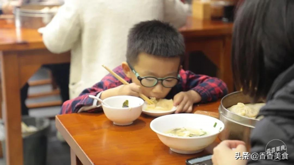 從小攤一路追到門店,讓吃貨著迷的竟不止是味道 從小攤一路追到門店,讓吃貨著迷的竟不止是味道