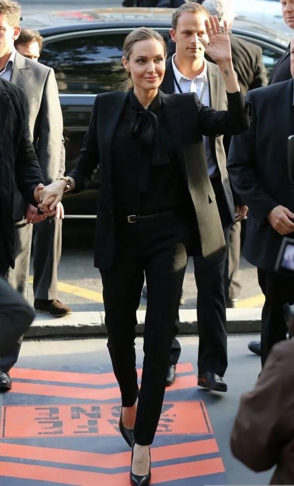 劉雯的紙片腰又火了！只能羨慕？學會這幾種穿搭你也行