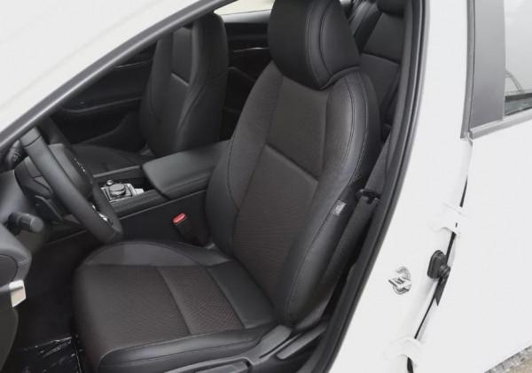 個性化合資家轎比拼：大眾高爾夫VS馬自達3昂克賽拉